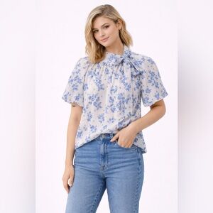 CeCe
Size s short sleeve blouse